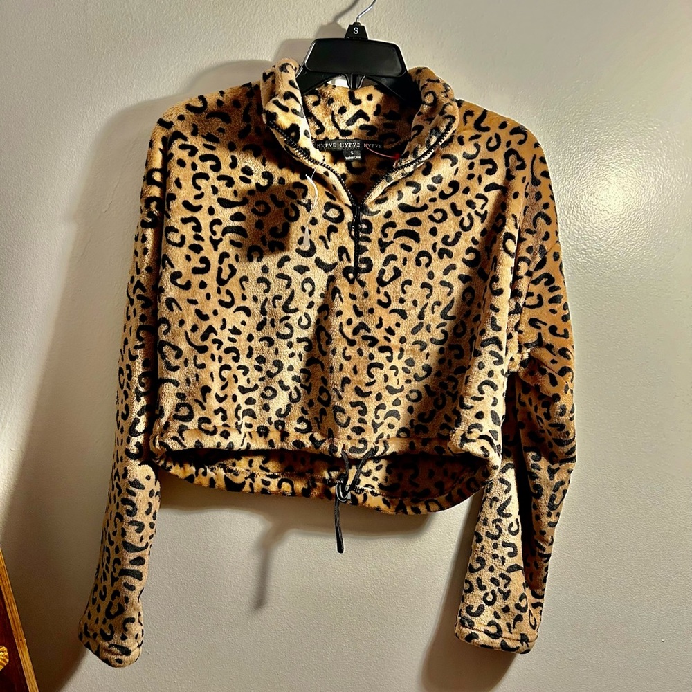 Buckle Leopard Print Fleece Pullover